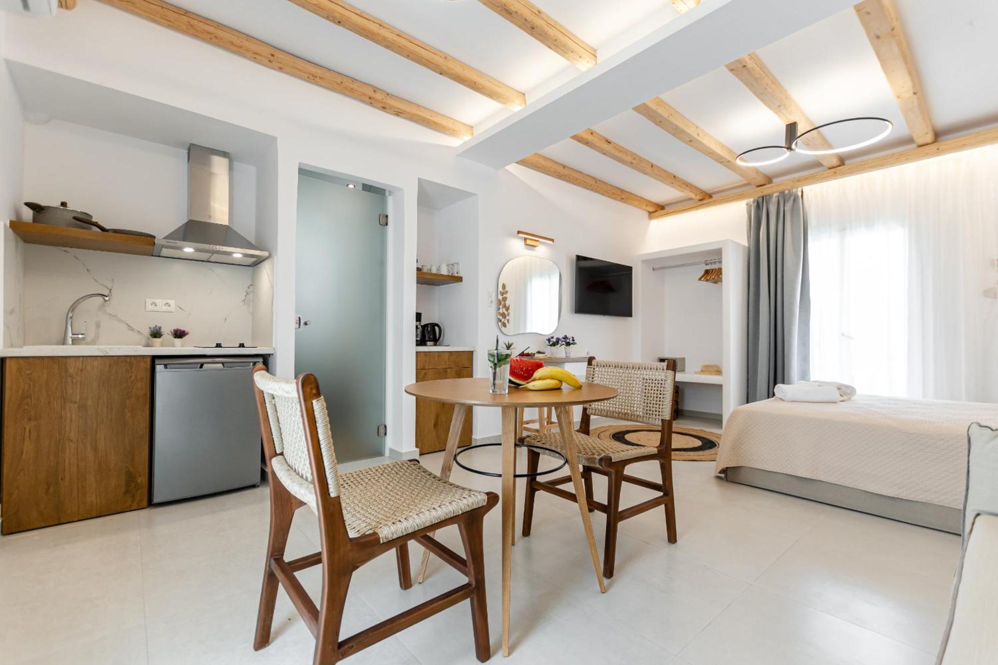 Birikos Hotel & Suites آغيوس بروكوبيوس المظهر الخارجي الصورة