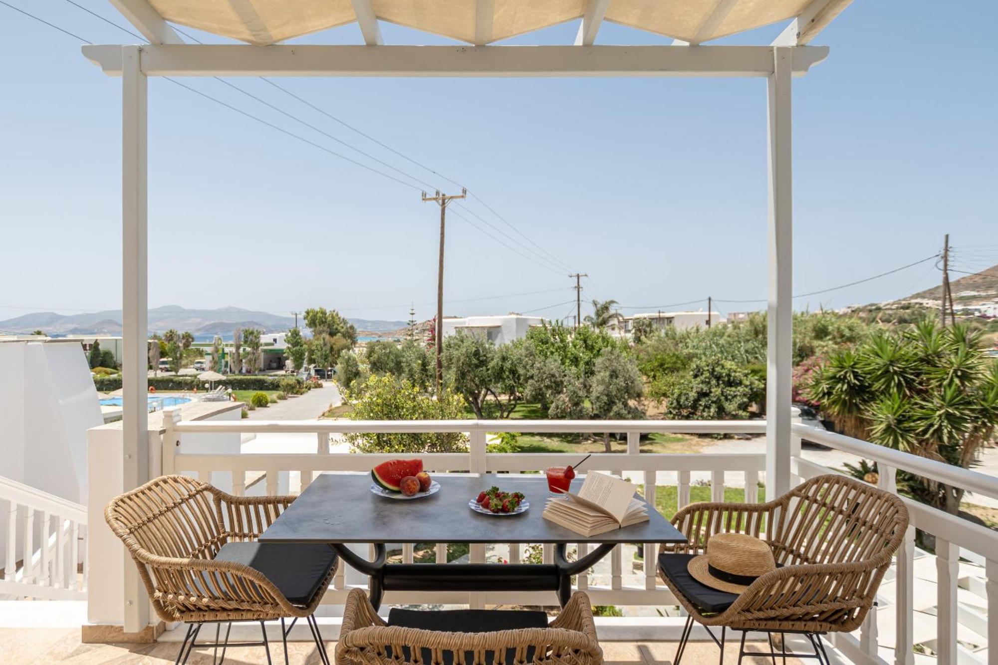 Birikos Hotel & Suites آغيوس بروكوبيوس المظهر الخارجي الصورة