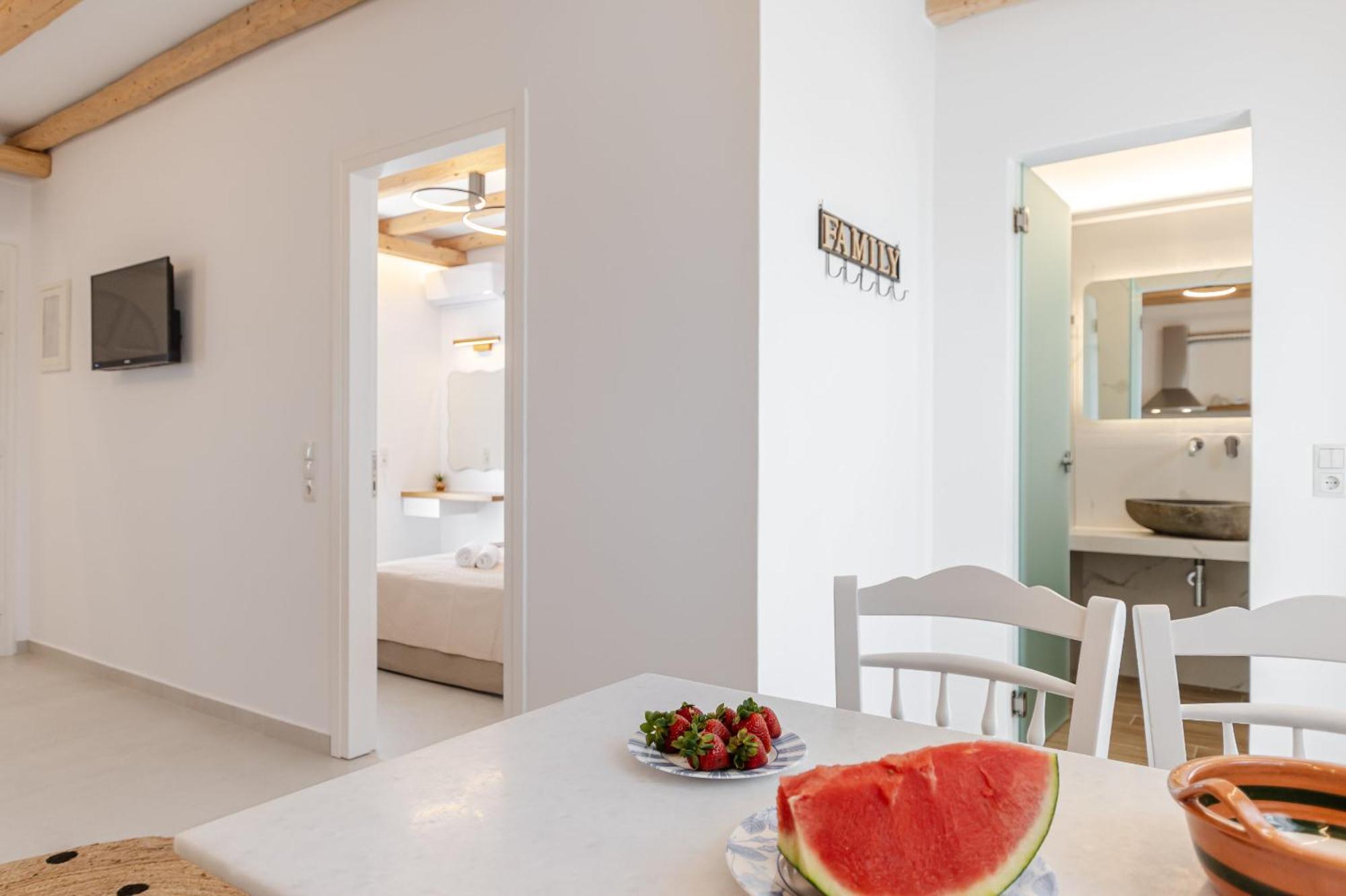 Birikos Hotel & Suites آغيوس بروكوبيوس المظهر الخارجي الصورة