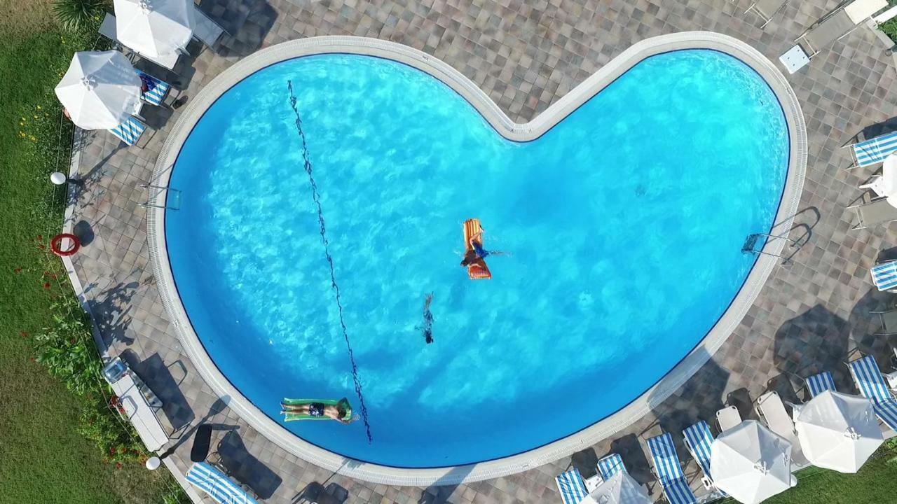 Birikos Hotel & Suites آغيوس بروكوبيوس المظهر الخارجي الصورة